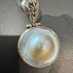Vintage 1980-90s Sterling Silver Mabe Blister Pearl Pendant Ornate Shell Bail